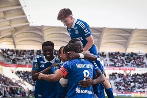 ستراسبورج يحلق نحو أوروبا ويدفع سانت إيتيان نحو الهبوط